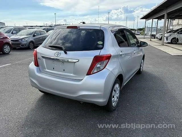 Toyota Yaris 2013 photo 4