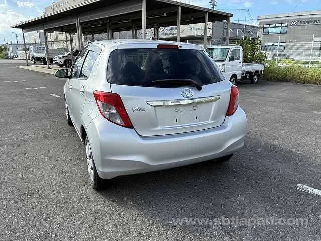 Toyota Yaris 2013 photo 3