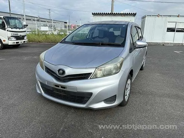 Toyota Yaris 2013 photo 2