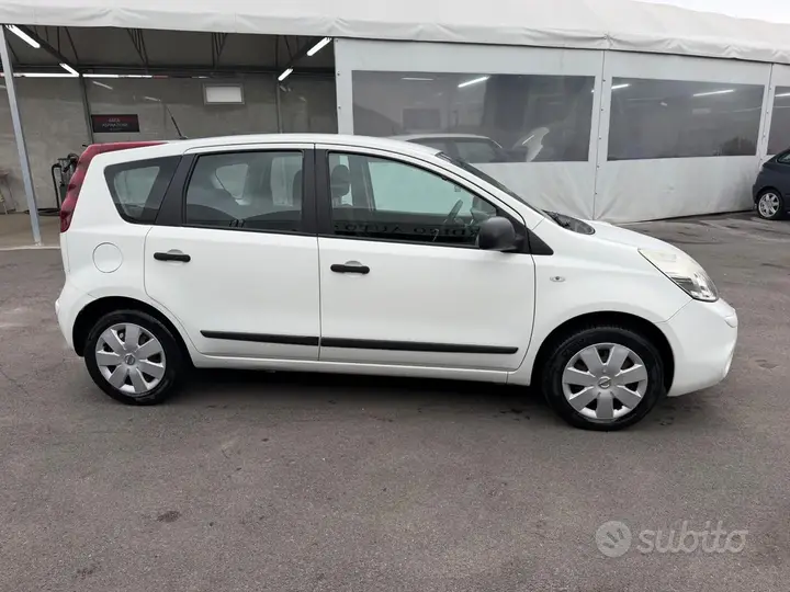 Nissan Note 2013 photo 4