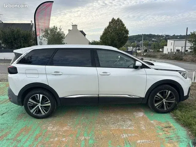 Peugeot 5008 2019 photo 2