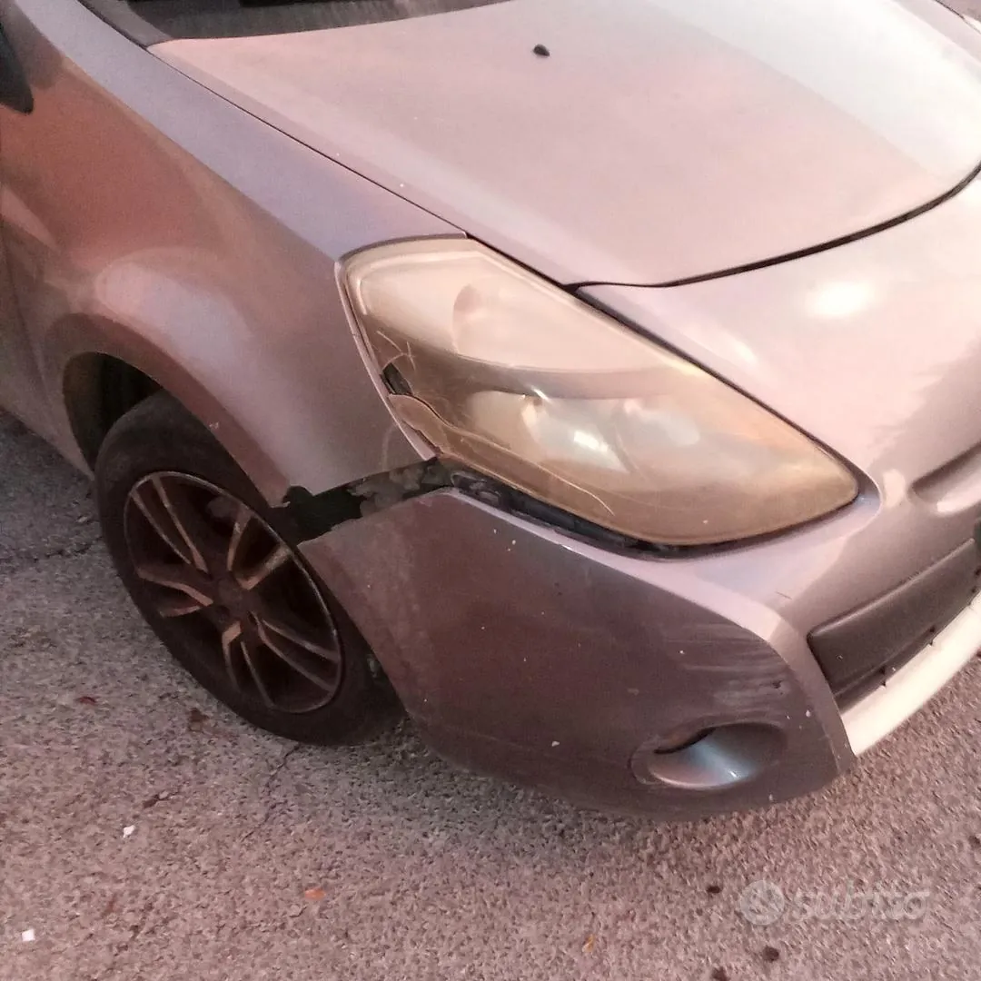 Renault Clio 2010 photo 4