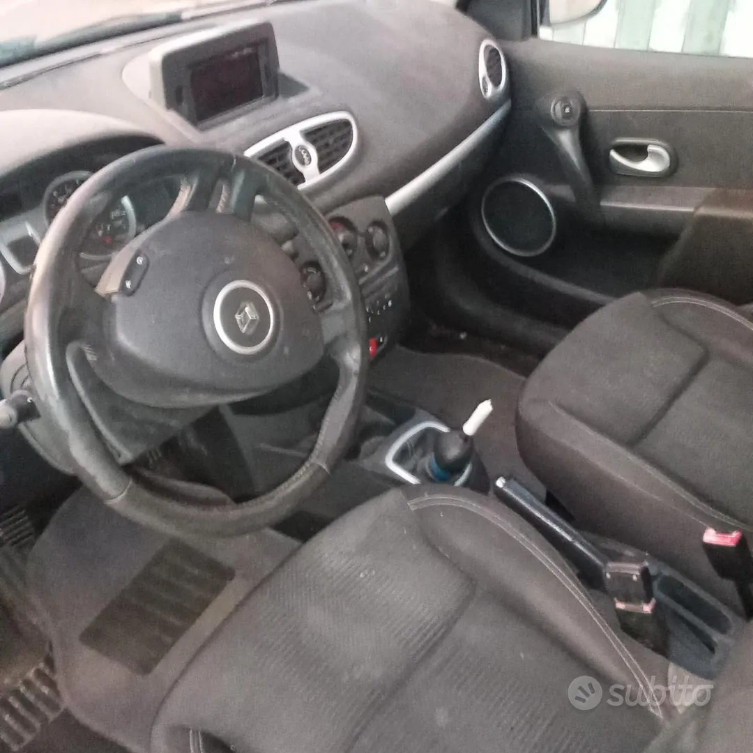 Renault Clio 2010 photo 3