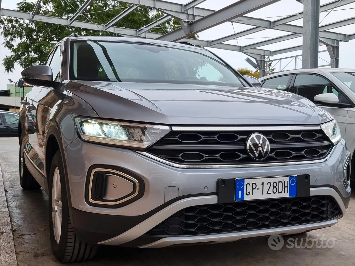 Volkswagen T-Roc 2023 photo 2