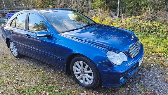 Mercedes-Benz C 220 2005 photo 2
