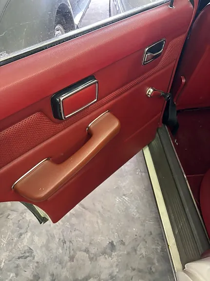 Mercedes-Benz 220 1972 photo 3