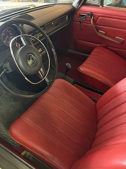 Mercedes-Benz 220 1972 photo 4