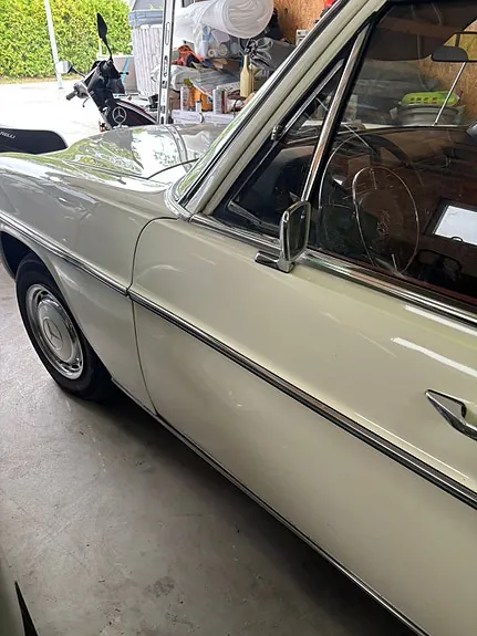 Mercedes-Benz 220