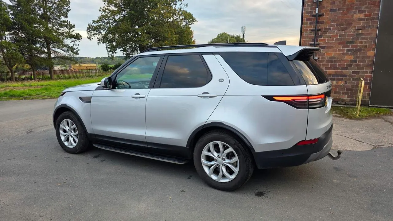 Land Rover Discovery 2019 photo 4