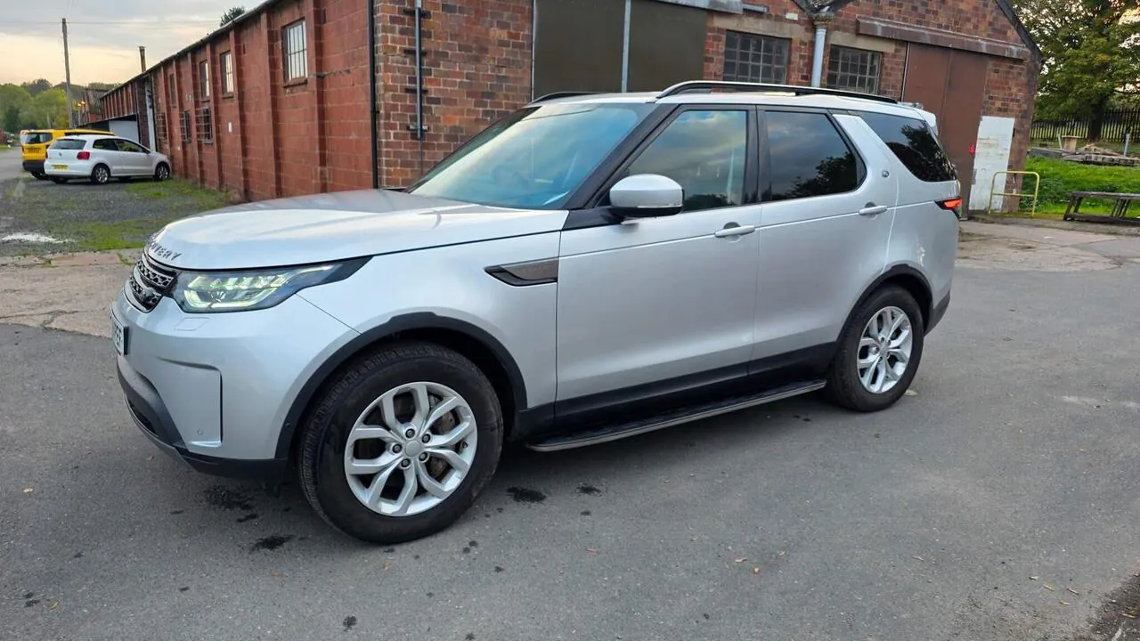 Land Rover Discovery 2019 photo 2