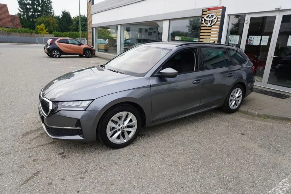 Skoda Octavia 2024 photo 2