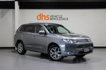Mitsubishi Outlander 2014 photo 2