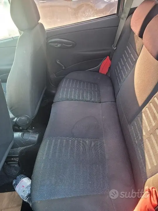 Fiat Punto 2005 photo 2