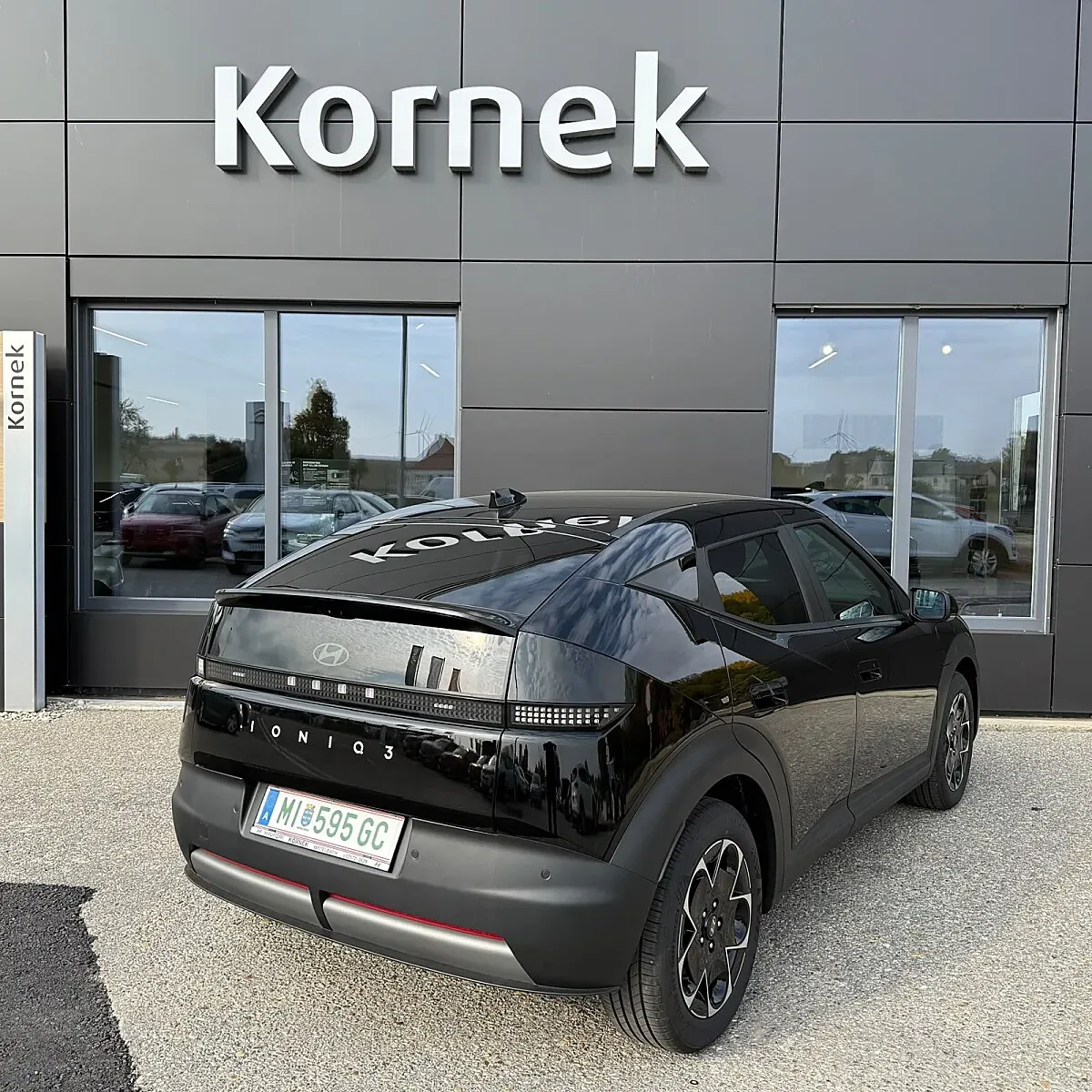 Hyundai Ioniq 3 photo 2