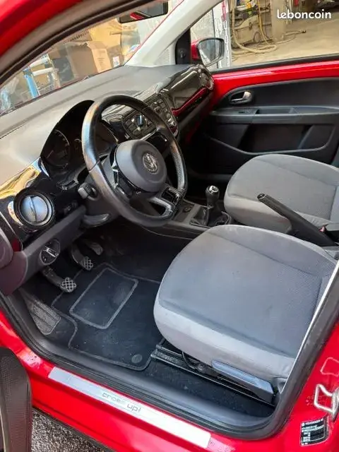 Volkswagen Up 2014 photo 3