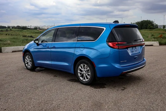 Chrysler Pacifica 2027 photo 2