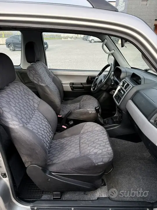 Mitsubishi Pajero 2000 photo 4