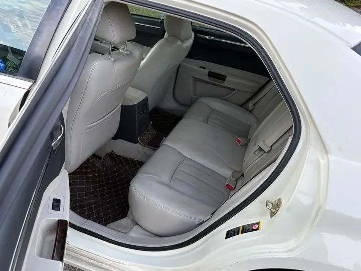 Chrysler 300C 2005 photo 5