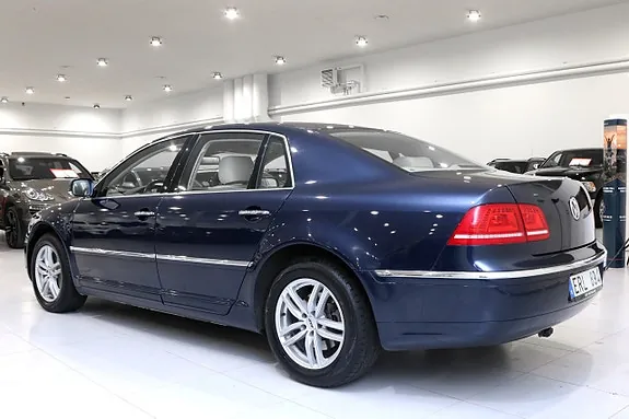 Volkswagen Phaeton 2012 photo 4