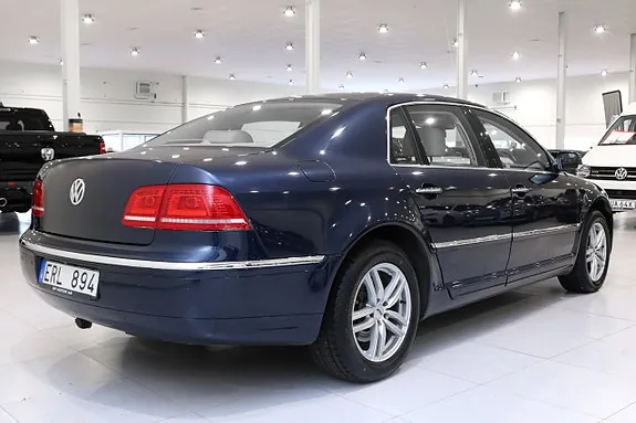 Volkswagen Phaeton 2012 photo 3