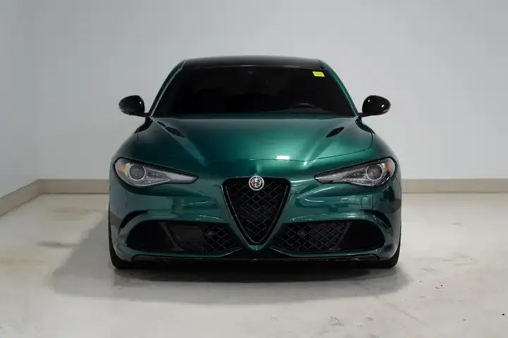 Alfa Romeo Giulia 2022 photo 2