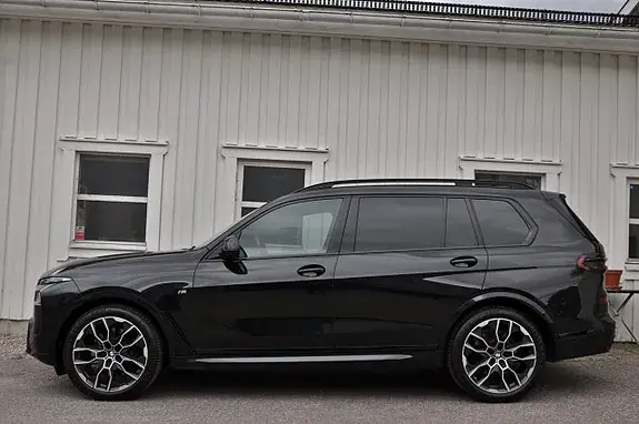 BMW X7 2025 photo 3
