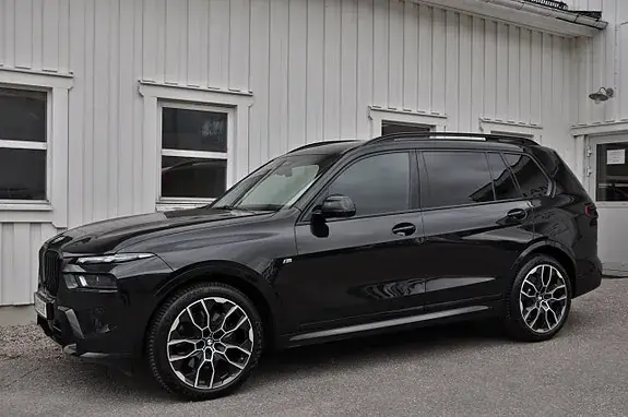 BMW X7 2025 photo 2