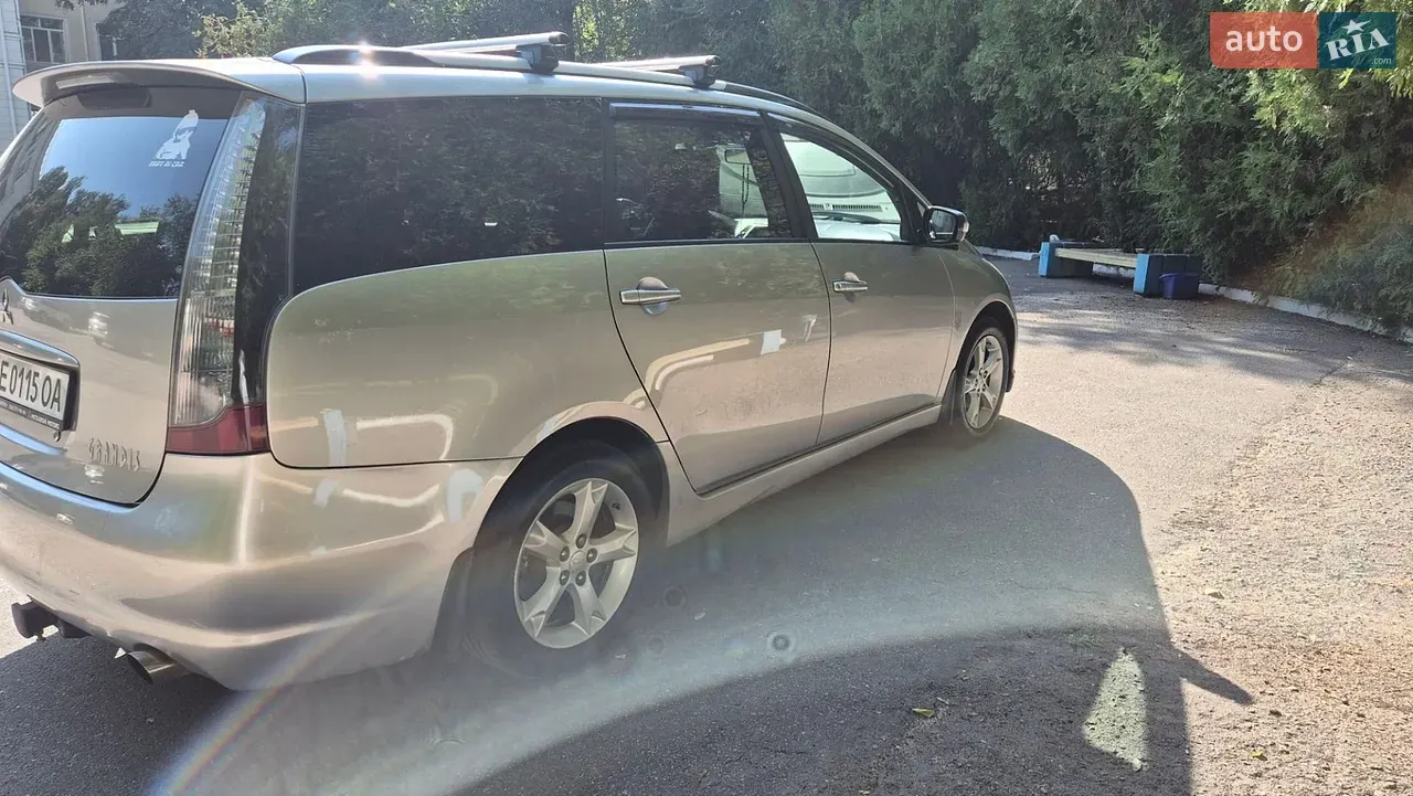 Mitsubishi Grandis 2008 photo 5