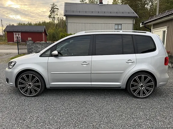 Volkswagen Touran 2015 photo 3
