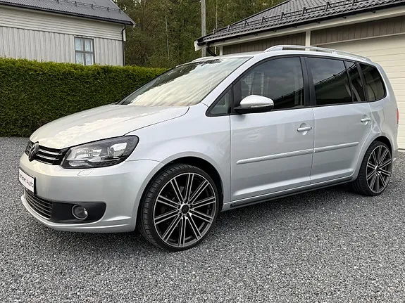 Volkswagen Touran 2015 photo 2