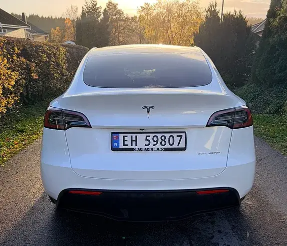 Tesla Model Y 2024 photo 3