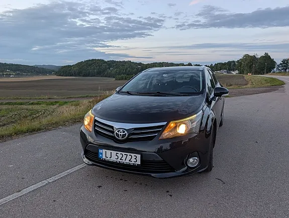 Toyota Avensis 2012 photo 2