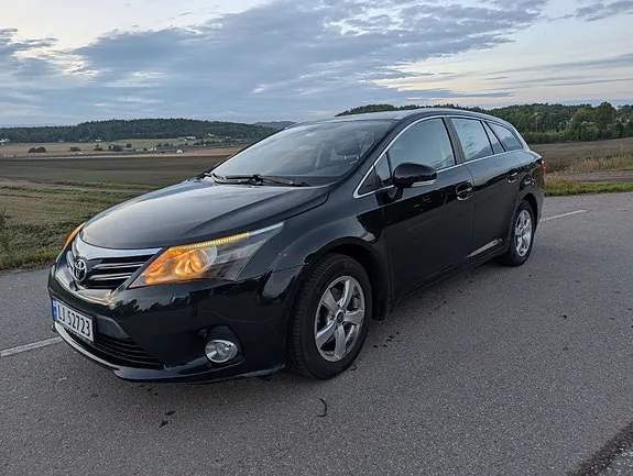Toyota Avensis 2012 photo 5