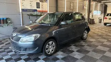 Skoda Fabia 2011 photo 3