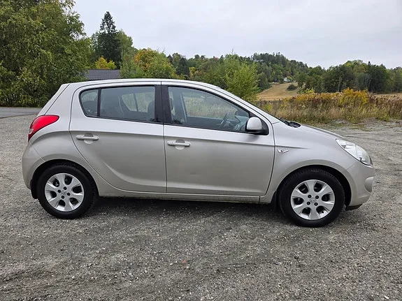 Hyundai I20 2010 photo 2