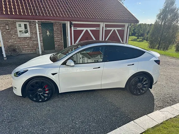 Tesla Model Y 2022 photo 2