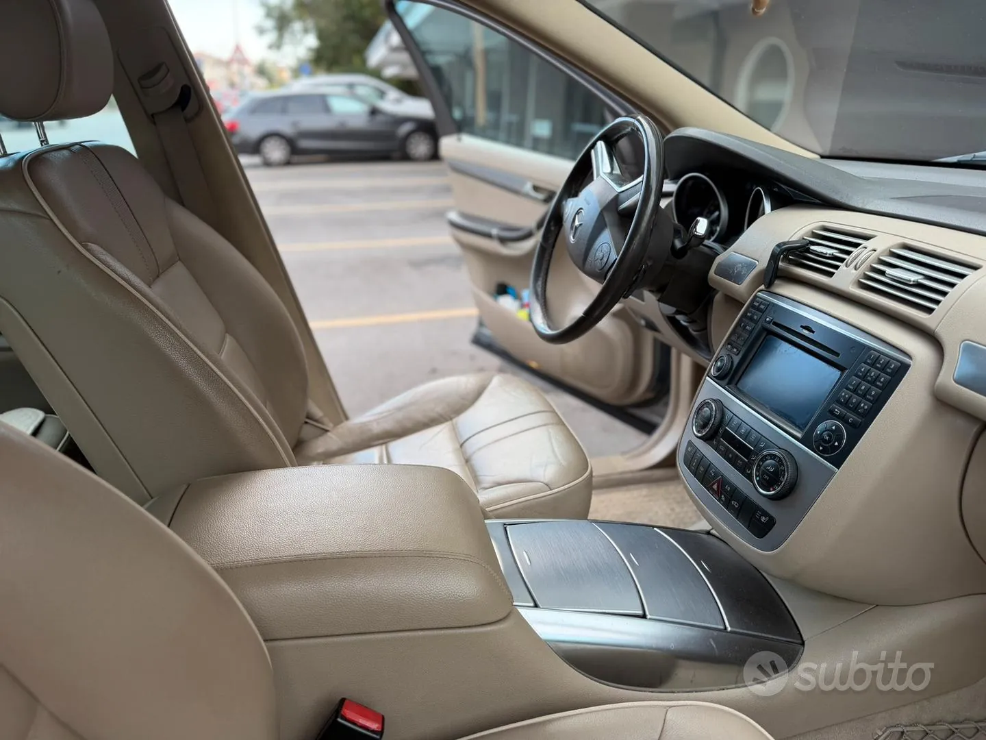 Mercedes-Benz R-Class 2011 photo 2
