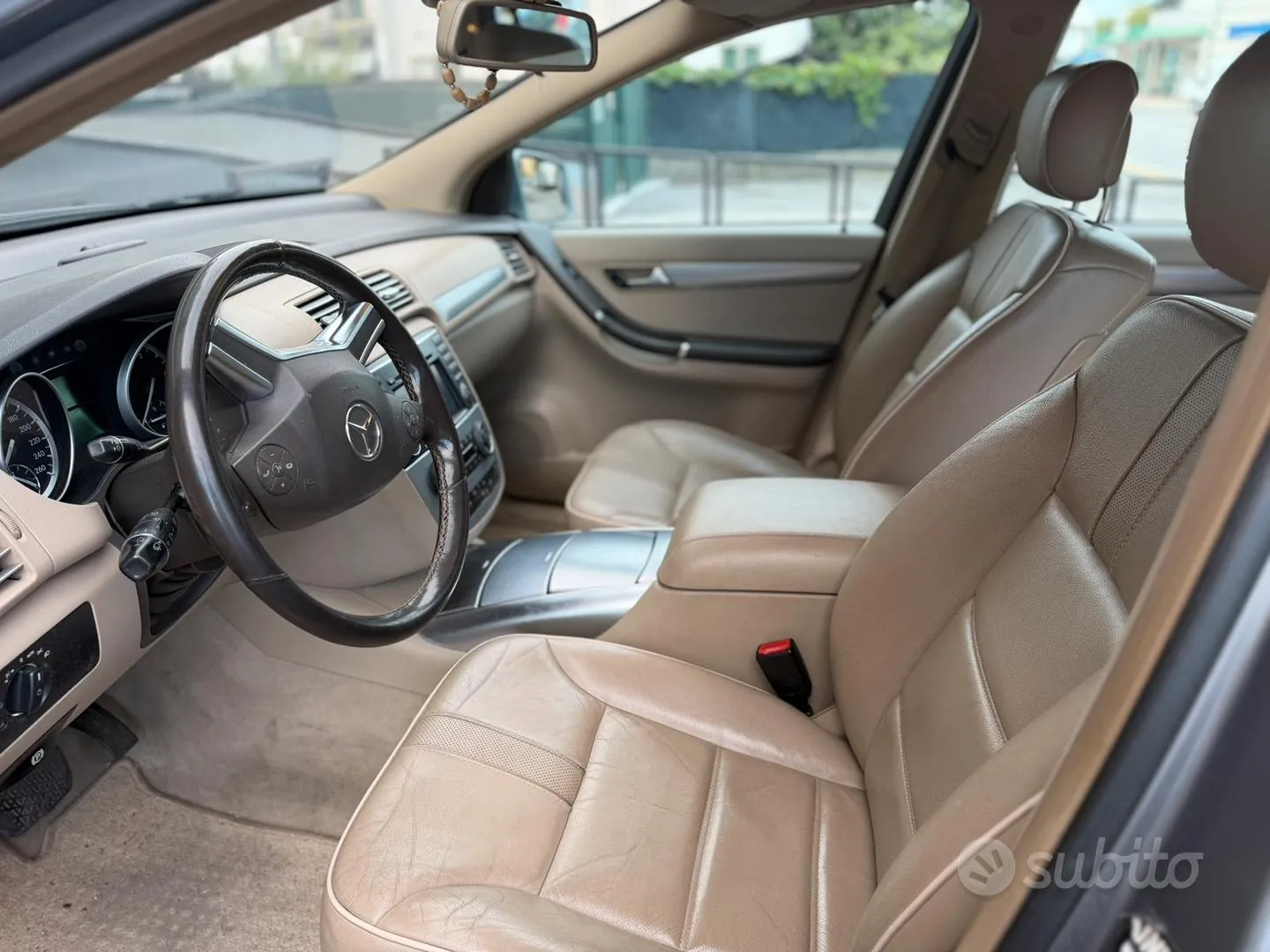 Mercedes-Benz R-Class 2011 photo 4