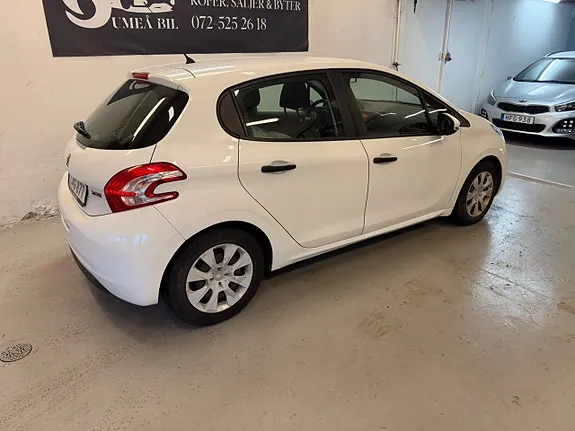 Peugeot 208 2014 photo 5