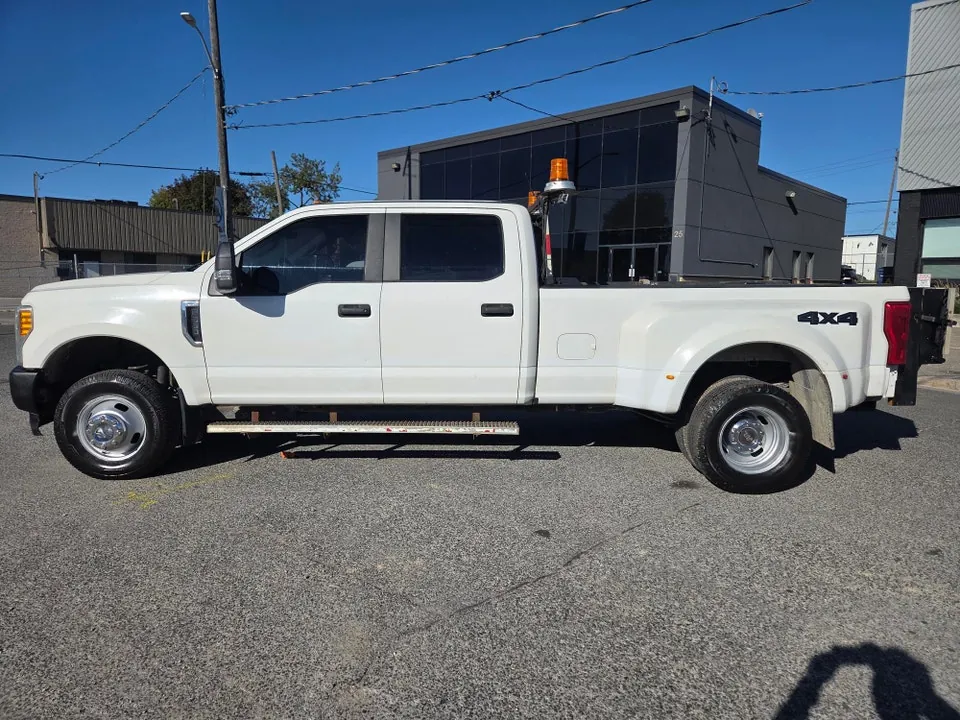 Ford Super Duty F-350 2017 photo 2