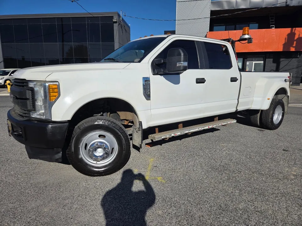 Ford Super Duty F-350 2017 photo 3