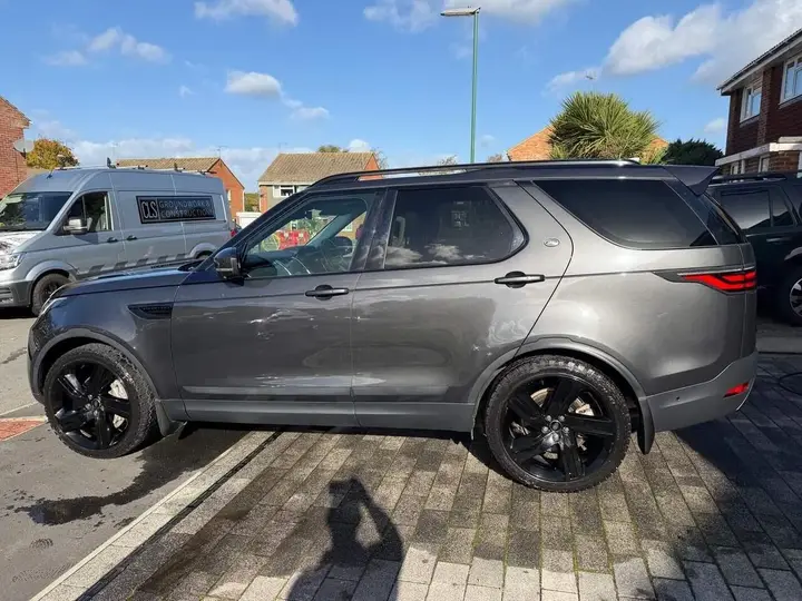 Land Rover Discovery 2021 photo 3