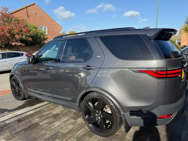 Land Rover Discovery 2021 photo 2