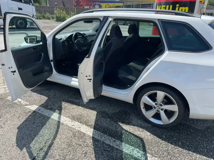 Skoda Fabia 2015 photo 3