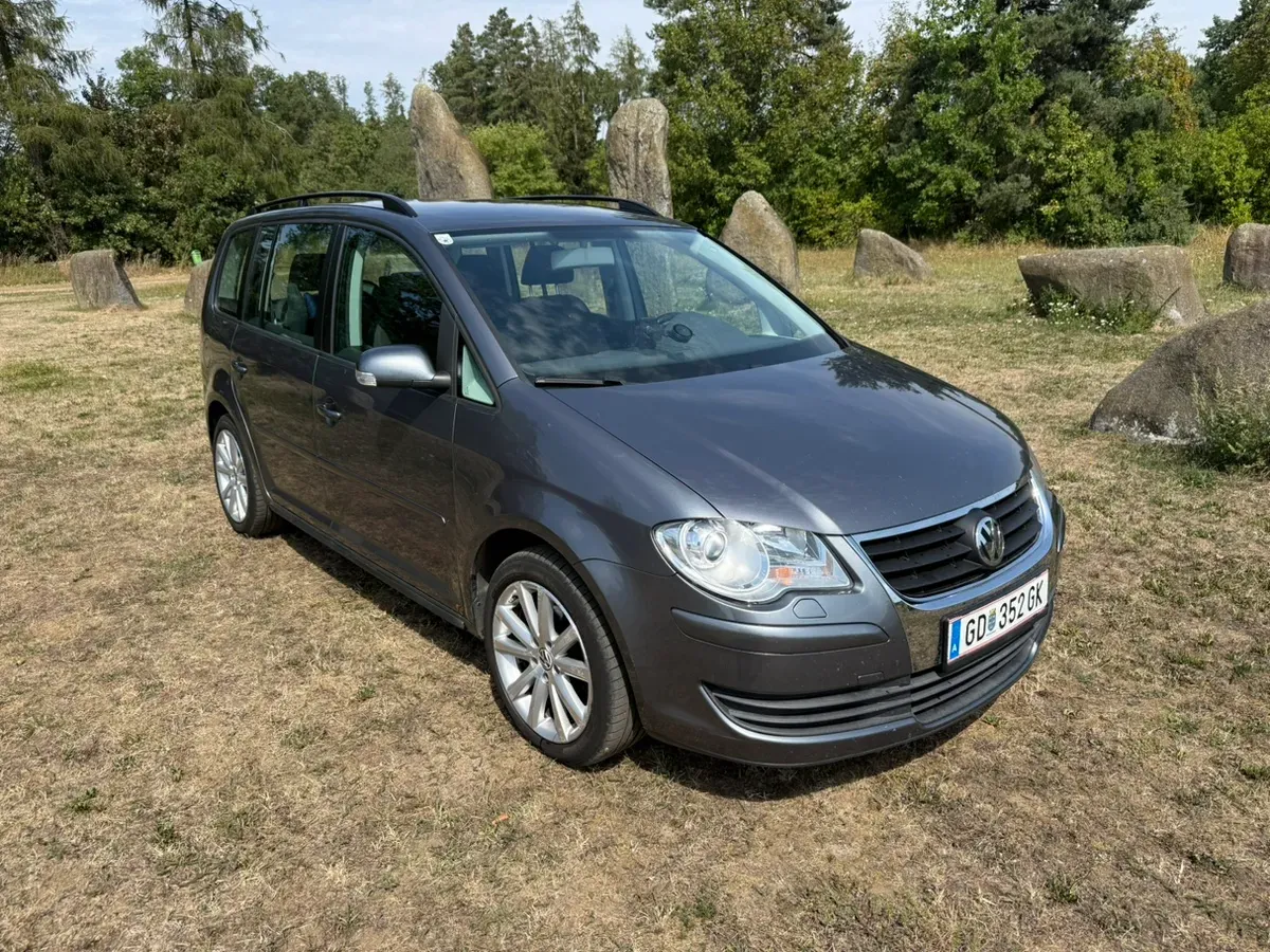 Volkswagen Touran 2007 photo 2