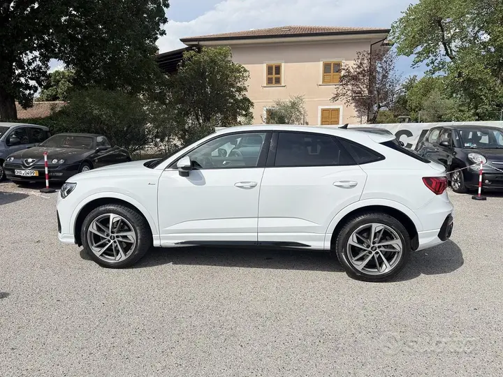 Audi Q3 2022 photo 2