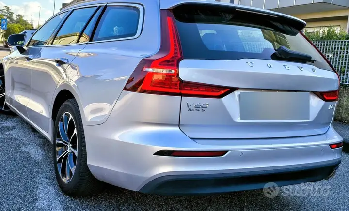 Volvo V60 2021 photo 2