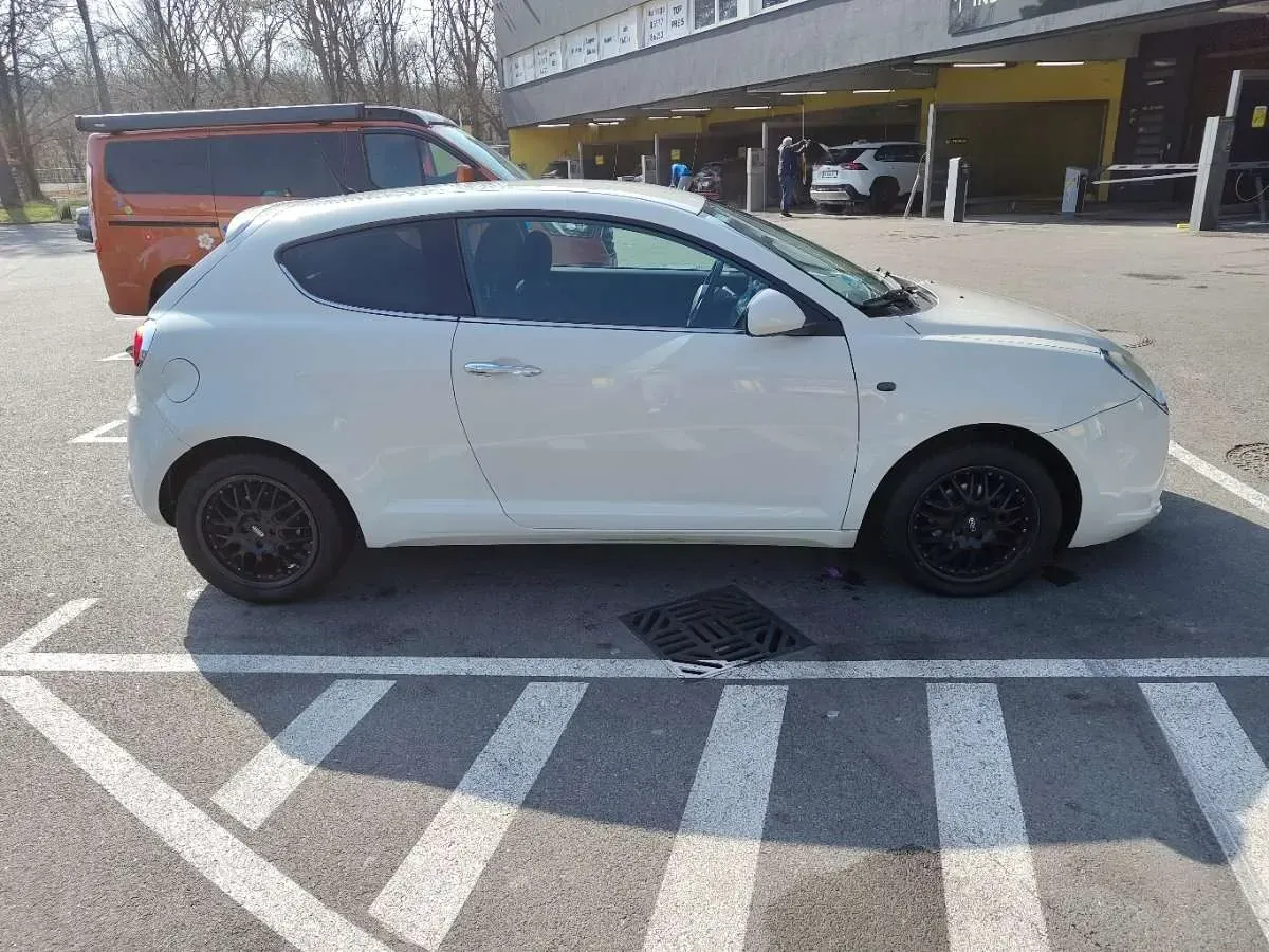 Alfa Romeo Mito 2011 photo 3