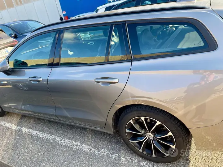 Volvo V60 2018 photo 2
