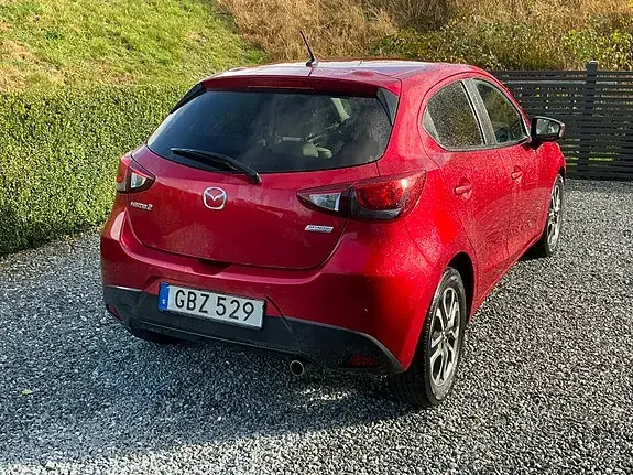 Mazda 2 2015 photo 2